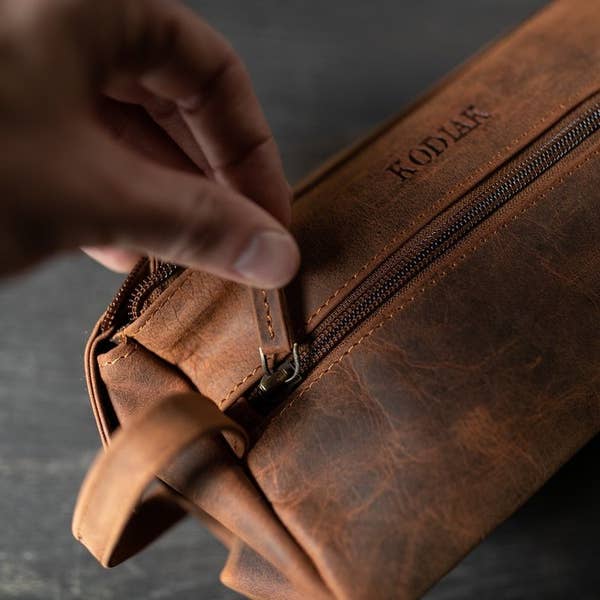 Kodiak Leather | Leather Toiletry Bag (Dark Walnut)